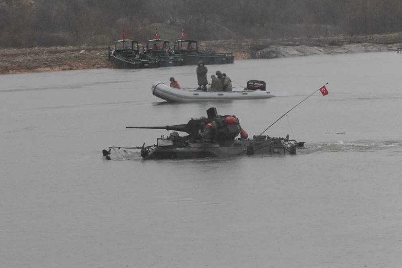 Μεγάλης κλίμακας άσκηση της Τουρκίας στον Εβρο [εικόνες & βίντεο] | iefimerida.gr 8
