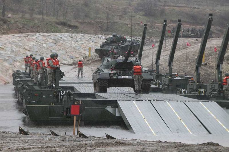 Μεγάλης κλίμακας άσκηση της Τουρκίας στον Εβρο [εικόνες & βίντεο] | iefimerida.gr 4