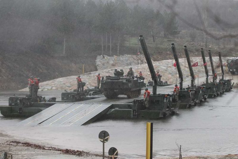 Μεγάλης κλίμακας άσκηση της Τουρκίας στον Εβρο [εικόνες & βίντεο] | iefimerida.gr 6