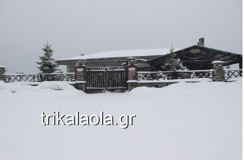 Σφοδρή χιονοθύελλα στα ορεινά των Τρικάλων [εικόνες & βίντεο] | iefimerida.gr 1