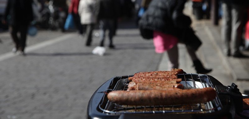 Τσικνοπέμπτη: Ολη η Ελλάδα σε μπάρμπεκιου σήμερα -Τι γιορτάζουμε, γιατί ψήνουμε κρέας στη σχάρα | iefimerida.gr 3