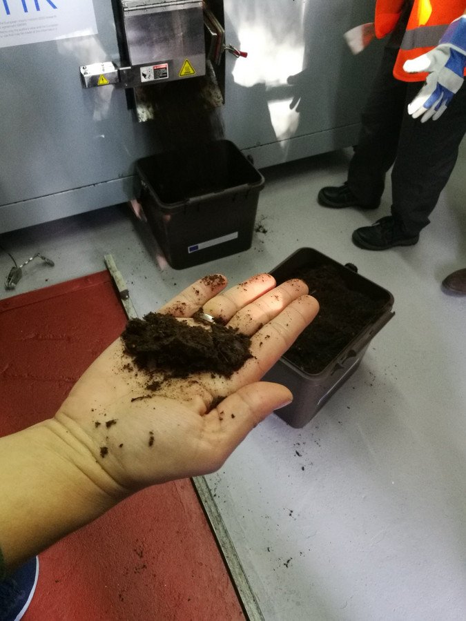 Στο Χαλάνδρι ανακυκλώνουν τα υπολείμματα φαγητών και φτιάχνουν καύσιμα και ζωοτροφές [εικόνες & βίντεο] | iefimerida.gr 0