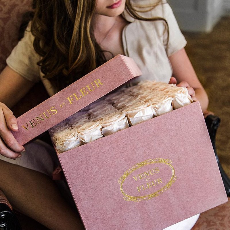 Τα τριαντάφυλλα που δεν μαραίνονται -Το σκέφτηκε ένα ζευγάρι, βγάζει εκατομμύρια [εικόνες] | iefimerida.gr 2