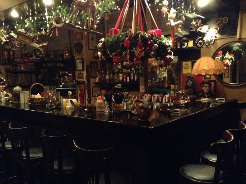 10 γνωστά-άγνωστα κρυφά μπαρ της Αθήνας ιδανικά για τον Αγιο Βαλεντίνο -Απόμερα, ρετρό και ρομαντικά [εικόνες] | iefimerida.gr 9