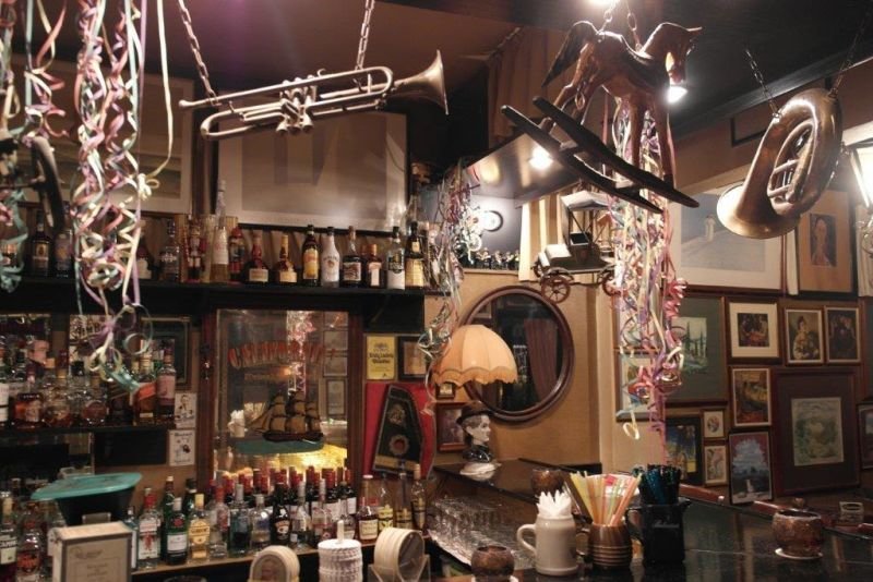 10 γνωστά-άγνωστα κρυφά μπαρ της Αθήνας ιδανικά για τον Αγιο Βαλεντίνο -Απόμερα, ρετρό και ρομαντικά [εικόνες] | iefimerida.gr 10