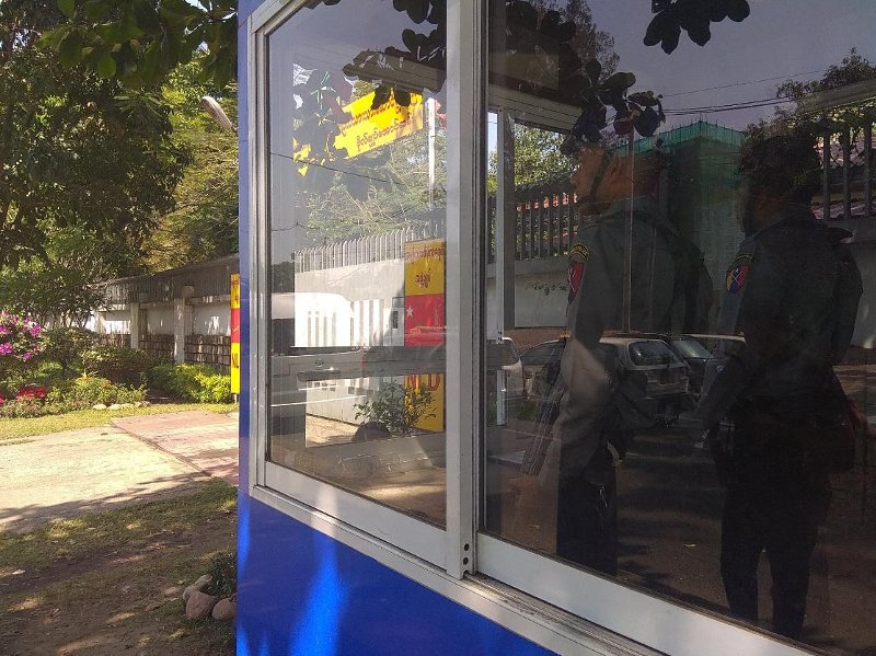 Μιανμάρ: Αγνωστοι έριξαν μολότοφ στο σπίτι της Αούνγκ Σαν Σου Κι [εικόνες] | iefimerida.gr 4