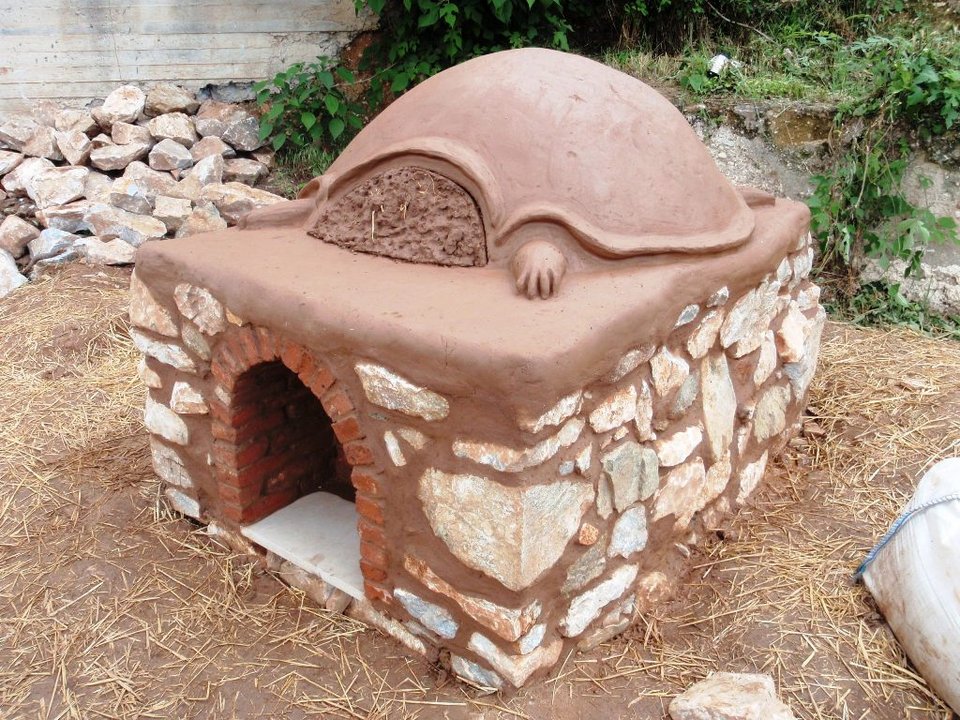 Cob: Δυο Λαρισαίοι φτιάχνουν (κανονικά) σπίτια από άχυρο και πηλό, από 1.500 ευρώ [εικόνες] | iefimerida.gr 6