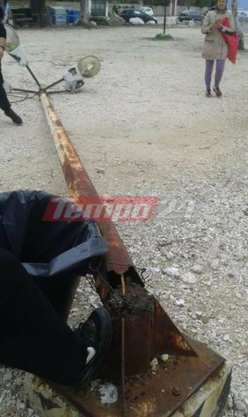  Μπλέχτηκε ο χαρταετός σε στύλο της ΔΕΗ -Τον τράβηξε και κατέρρευσε ο στύλος! [εικόνες] | iefimerida.gr 4