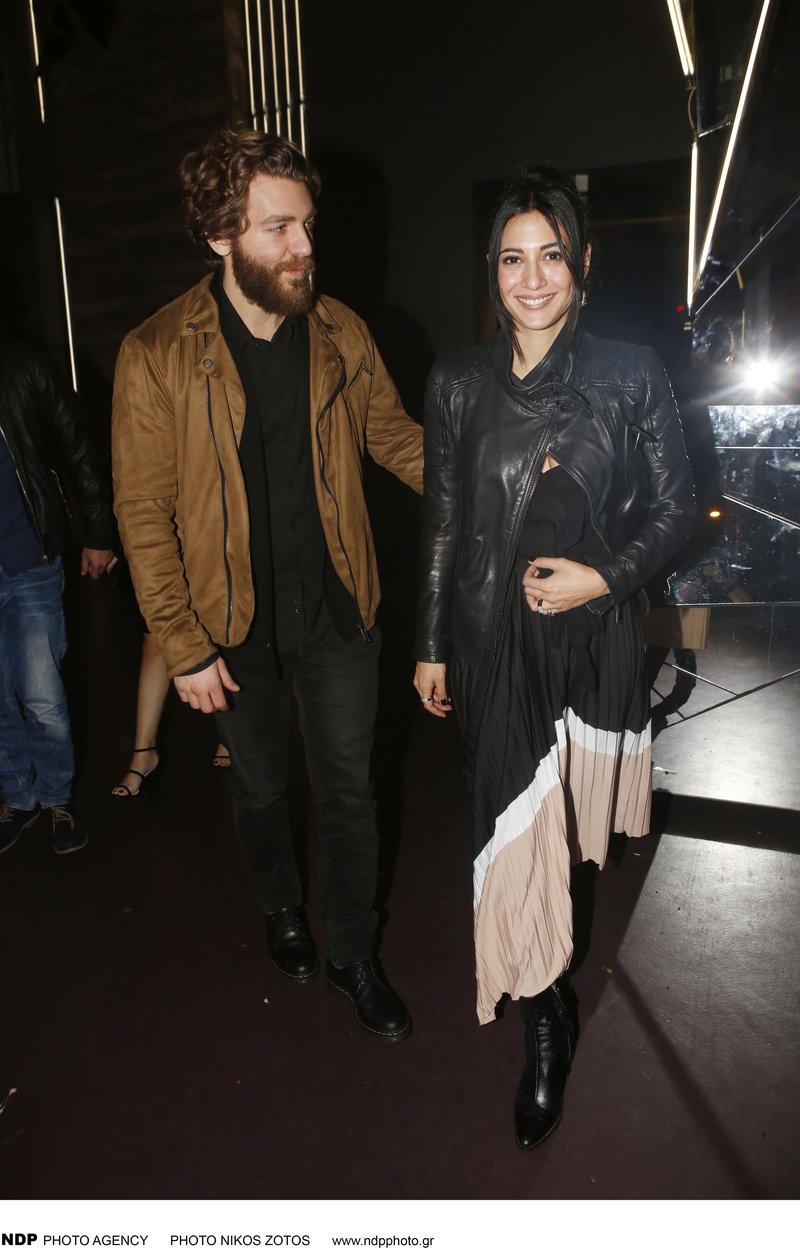 Η Ευγενία Σαμαρά με τον ηθοποιό σύντροφό της διασκεδάζουν στον Ρουβά [εικόνες] | iefimerida.gr 2