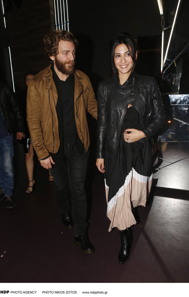 Η Ευγενία Σαμαρά με τον ηθοποιό σύντροφό της διασκεδάζουν στον Ρουβά [εικόνες] | iefimerida.gr 0