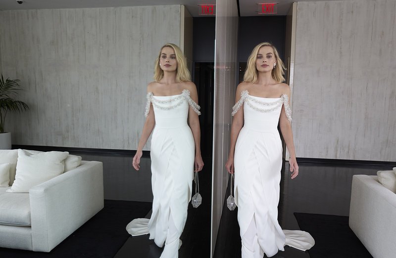 Καρέ καρέ πώς φτιάχτηκε το οσκαρικό Chanel φόρεμα της Μάργκοτ Ρόμπι -Χρειάστηκαν 550 ώρες δουλειάς! [εικόνες] | iefimerida.gr 31