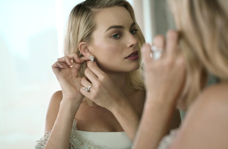 Καρέ καρέ πώς φτιάχτηκε το οσκαρικό Chanel φόρεμα της Μάργκοτ Ρόμπι -Χρειάστηκαν 550 ώρες δουλειάς! [εικόνες] | iefimerida.gr 27