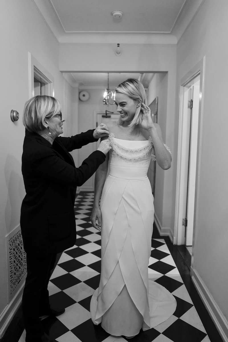 Καρέ καρέ πώς φτιάχτηκε το οσκαρικό Chanel φόρεμα της Μάργκοτ Ρόμπι -Χρειάστηκαν 550 ώρες δουλειάς! [εικόνες] | iefimerida.gr 33