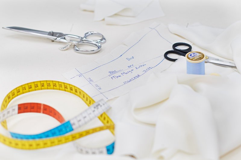 Καρέ καρέ πώς φτιάχτηκε το οσκαρικό Chanel φόρεμα της Μάργκοτ Ρόμπι -Χρειάστηκαν 550 ώρες δουλειάς! [εικόνες] | iefimerida.gr 15