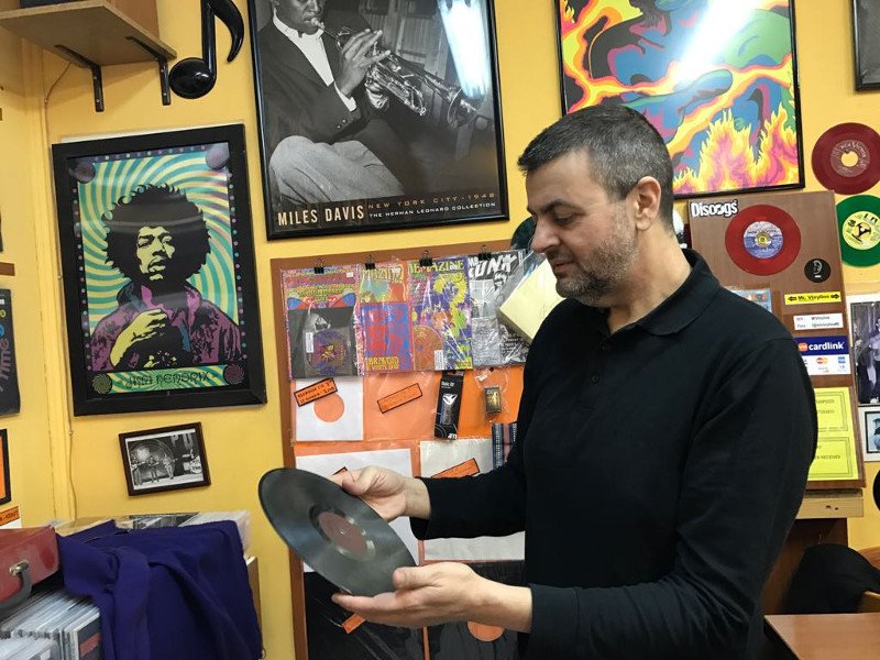 Οι δίσκοι βινυλίου επιστρέφουν και γίνονται μόδα- Ετοιμάστε τα πικάπ [εικόνες & βίντεο] | iefimerida.gr 3