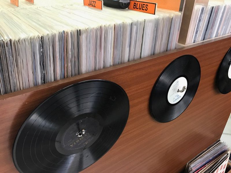 Οι δίσκοι βινυλίου επιστρέφουν και γίνονται μόδα- Ετοιμάστε τα πικάπ [εικόνες & βίντεο] | iefimerida.gr 12