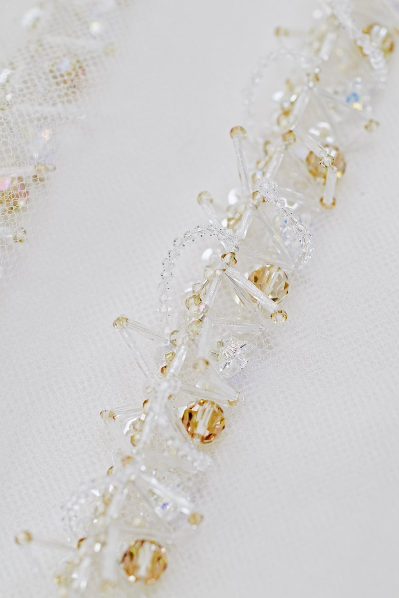 Καρέ καρέ πώς φτιάχτηκε το οσκαρικό Chanel φόρεμα της Μάργκοτ Ρόμπι -Χρειάστηκαν 550 ώρες δουλειάς! [εικόνες] | iefimerida.gr 18