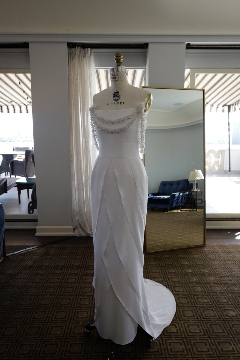 Καρέ καρέ πώς φτιάχτηκε το οσκαρικό Chanel φόρεμα της Μάργκοτ Ρόμπι -Χρειάστηκαν 550 ώρες δουλειάς! [εικόνες] | iefimerida.gr 24