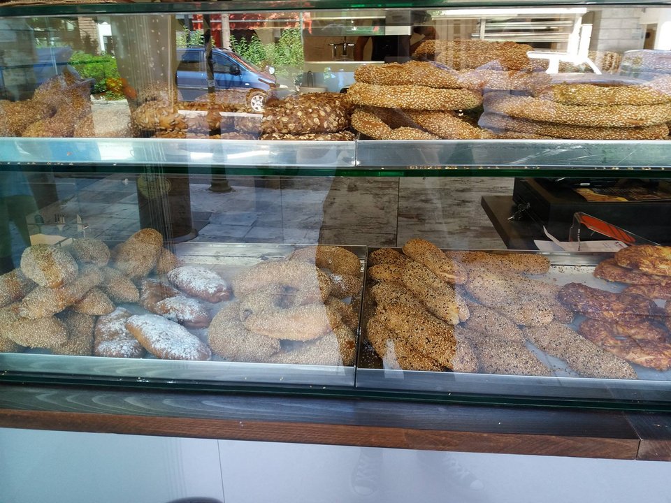 Νέα μανία -Γιατί στη Νέα Σμύρνη κάνουν ουρές έξω από αυτό το μαγαζί, για ένα κουλούρι Θεσσαλονίκης [εικόνες] | iefimerida.gr 10