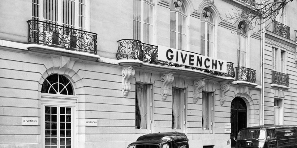 Givenchy: Ο σχεδιαστής πίσω από το θρυλικότερο «μικρό μαύρο φόρεμα» όλων των εποχών [εικόνες] | iefimerida.gr 20