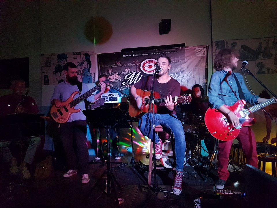 Ο Νίκος Μίχας από το Fame Story παράτησε το τραγούδι -Είναι γιατρός στα απομονωμένα Αντικύθηρα με τους 20 κατοίκους [εικόνες & βίντεο] | iefimerida.gr 6