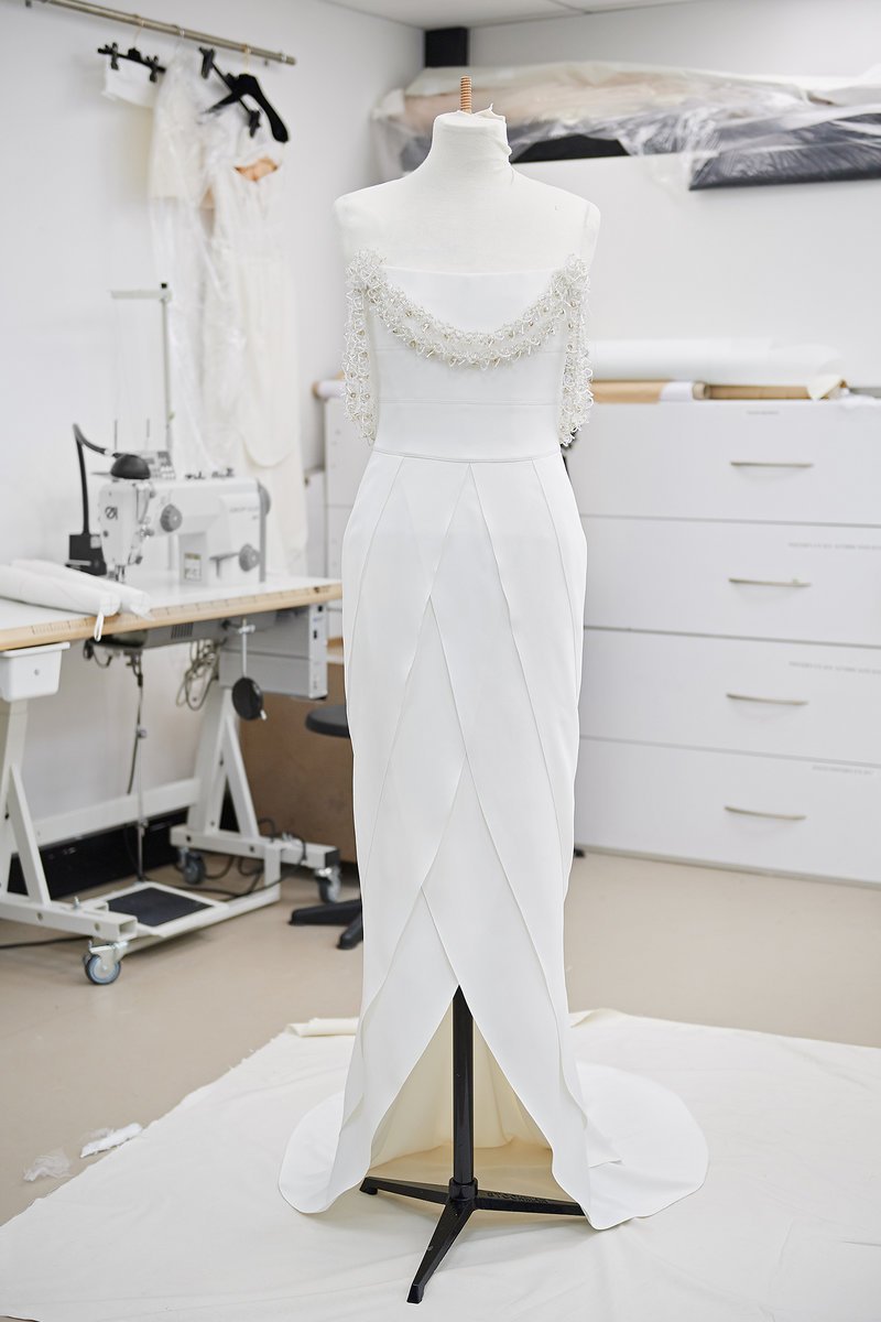 Καρέ καρέ πώς φτιάχτηκε το οσκαρικό Chanel φόρεμα της Μάργκοτ Ρόμπι -Χρειάστηκαν 550 ώρες δουλειάς! [εικόνες] | iefimerida.gr 21