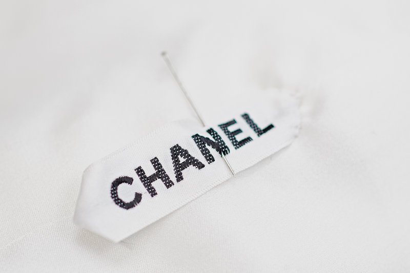 Καρέ καρέ πώς φτιάχτηκε το οσκαρικό Chanel φόρεμα της Μάργκοτ Ρόμπι -Χρειάστηκαν 550 ώρες δουλειάς! [εικόνες] | iefimerida.gr 22