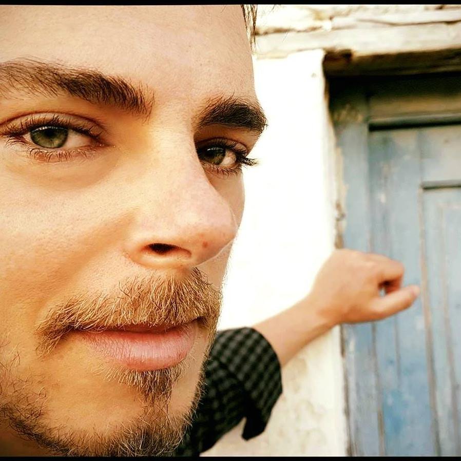 Ο Νίκος Μίχας από το Fame Story παράτησε το τραγούδι -Είναι γιατρός στα απομονωμένα Αντικύθηρα με τους 20 κατοίκους [εικόνες & βίντεο] | iefimerida.gr 4