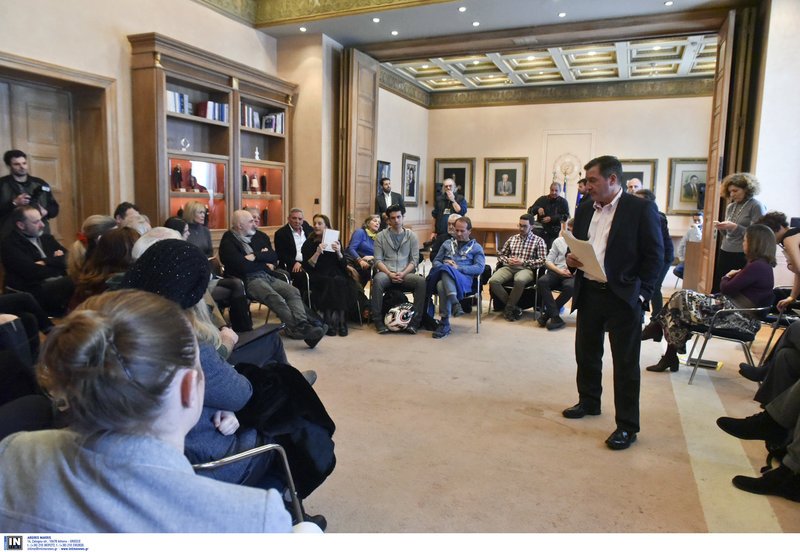 Πρωτοβουλία καλλιτεχνών-Καμίνη κατά της δημόσιας χρήσης & διακίνησης ναρκωτικών [εικόνες] | iefimerida.gr 1