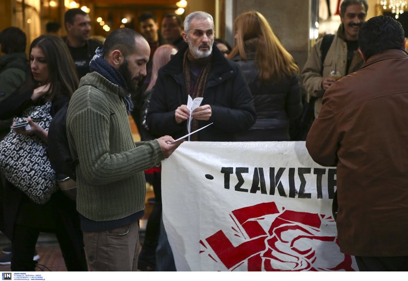 Ηθοποιοί και ακτιβιστές έξω από το Ακροπόλ -Διαμαρτυρία για τους βανδαλισμούς κατά του Jesus Christ Superstar [εικόνες] | iefimerida.gr 7