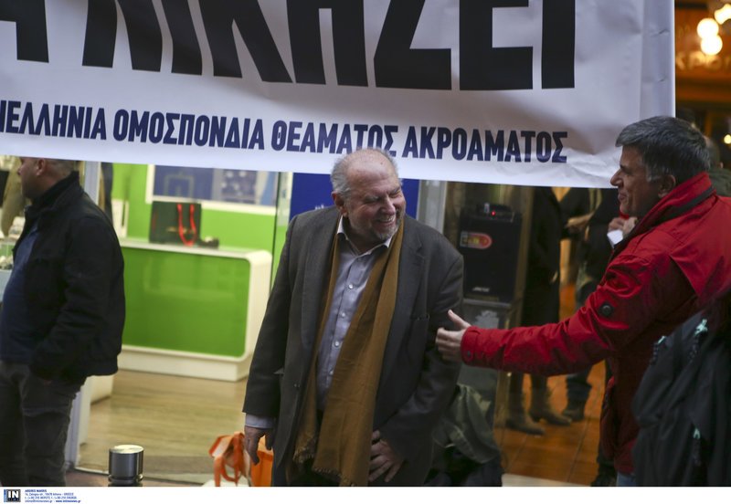 Ηθοποιοί και ακτιβιστές έξω από το Ακροπόλ -Διαμαρτυρία για τους βανδαλισμούς κατά του Jesus Christ Superstar [εικόνες] | iefimerida.gr 8