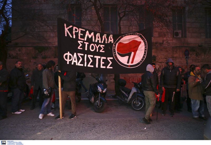 Ηθοποιοί και ακτιβιστές έξω από το Ακροπόλ -Διαμαρτυρία για τους βανδαλισμούς κατά του Jesus Christ Superstar [εικόνες] | iefimerida.gr 2