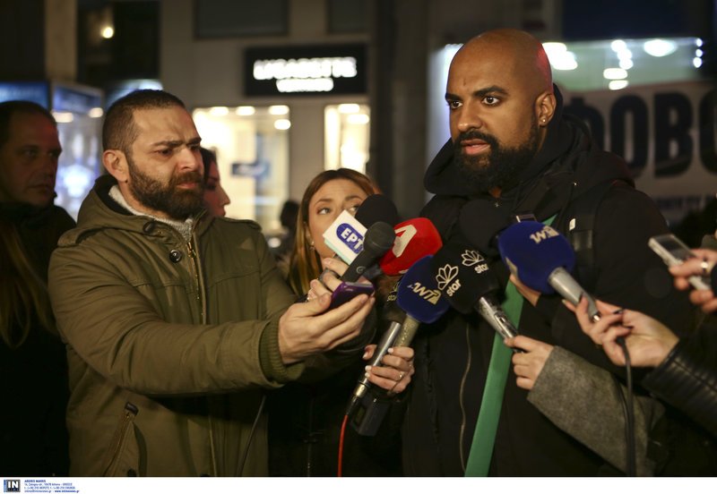 Ηθοποιοί και ακτιβιστές έξω από το Ακροπόλ -Διαμαρτυρία για τους βανδαλισμούς κατά του Jesus Christ Superstar [εικόνες] | iefimerida.gr 4