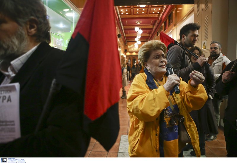 Ηθοποιοί και ακτιβιστές έξω από το Ακροπόλ -Διαμαρτυρία για τους βανδαλισμούς κατά του Jesus Christ Superstar [εικόνες] | iefimerida.gr 5