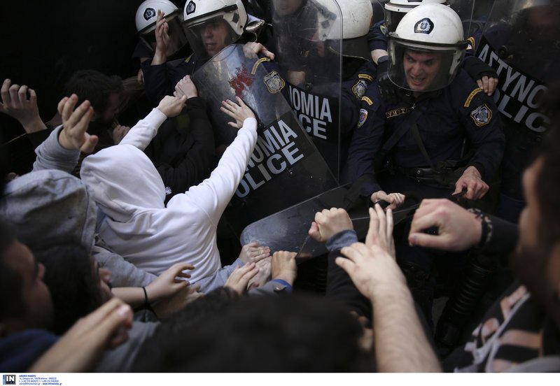 Κολωνάκι, διαμαρτυρία για πλειστηριασμούς -Ενταση και χημικά | iefimerida.gr 0