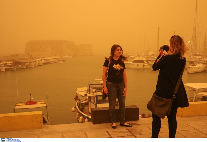 Φωτογραφίες-σοκ από το πρωτοφανές φαινόμενο στην Κρήτη -Την κατάπιε η σκόνη [εικόνες] | iefimerida.gr 17
