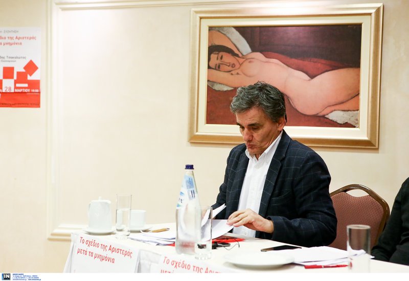 Το Twitter οργιάζει με τον «γυμνό» πίνακα πίσω από τον Τσακαλώτο -«Τυφλό κορίτσι σ' οδηγάει, παιδί του Μοντιλιάνι» [εικόνες] | iefimerida.gr 4