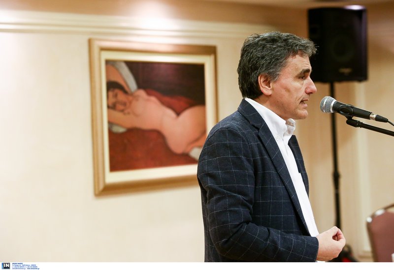 Το Twitter οργιάζει με τον «γυμνό» πίνακα πίσω από τον Τσακαλώτο -«Τυφλό κορίτσι σ' οδηγάει, παιδί του Μοντιλιάνι» [εικόνες] | iefimerida.gr 3