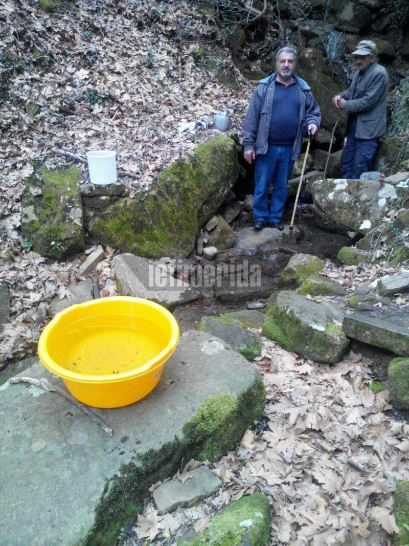 Ο εξαθλιωμένος ηλικιωμένος από το χωριό του Τσίπρα -Δεν έχει έσοδα, περιμένει ένα επίδομα 7 χρόνια [εικόνες] | iefimerida.gr 9