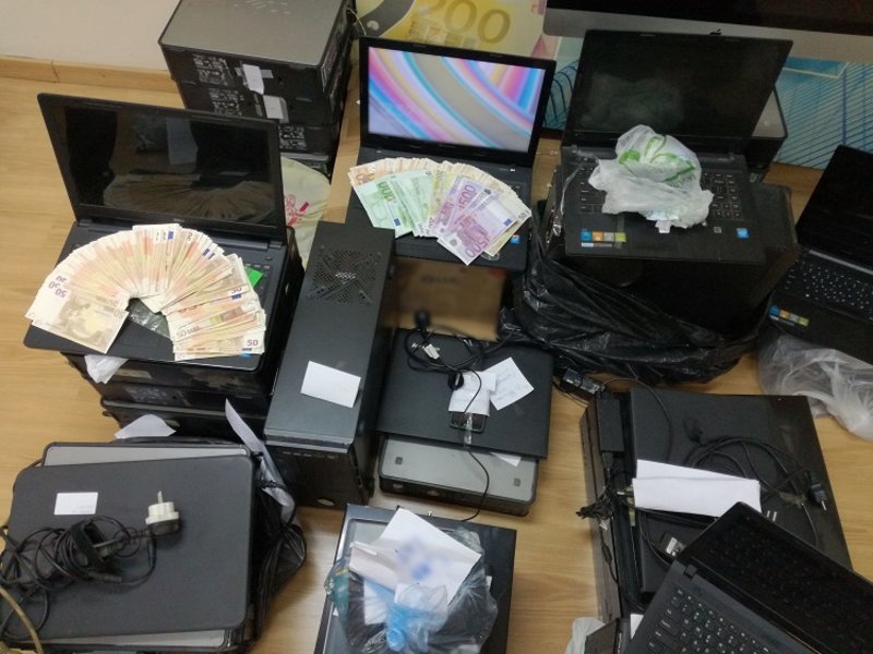 Μεγάλο χτύπημα στα παράνομα «φρουτάκια» από την ΕΛΑΣ: Εξαρθρώθηκε μια από τις μεγαλύτερες εγκληματικές οργανώσεις [εικόνες] | iefimerida.gr 1