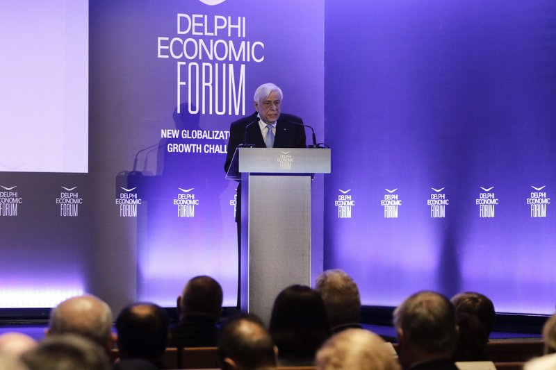 ΠτΔ στο Φόρουμ Δελφών: Ελάφρυνση χρέους με ρήτρα ανάπτυξης | iefimerida.gr 0