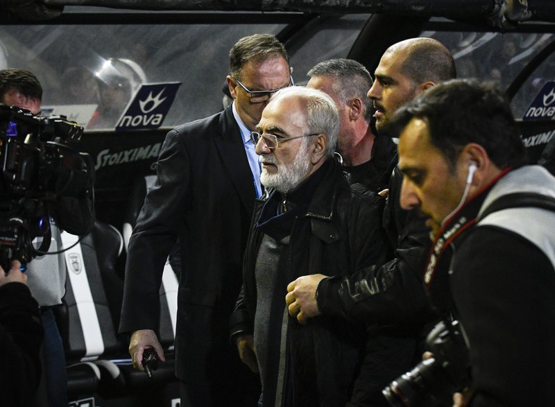 Σοκ: Με περίστροφο εισέβαλε ο Ιβάν Σαββίδης στο γήπεδο! [εικόνες & βίντεο] | iefimerida.gr 7