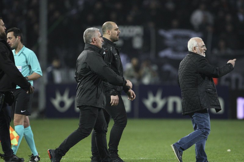 Σοκ: Με περίστροφο εισέβαλε ο Ιβάν Σαββίδης στο γήπεδο! [εικόνες & βίντεο] | iefimerida.gr 5