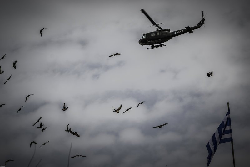 Μαχητικά και πολεμικά ελικόπτερα στον αττικό ουρανό -Εντυπωσίασαν, αλλά και ξάφνιασαν [εικόνες] | iefimerida.gr 11