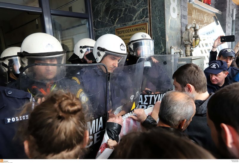 Θεσσαλονίκη: Πορεία κατά των πλειστηριασμών -Εξω από συμβολαιογραφικά γραφεία [εικόνες] | iefimerida.gr 7