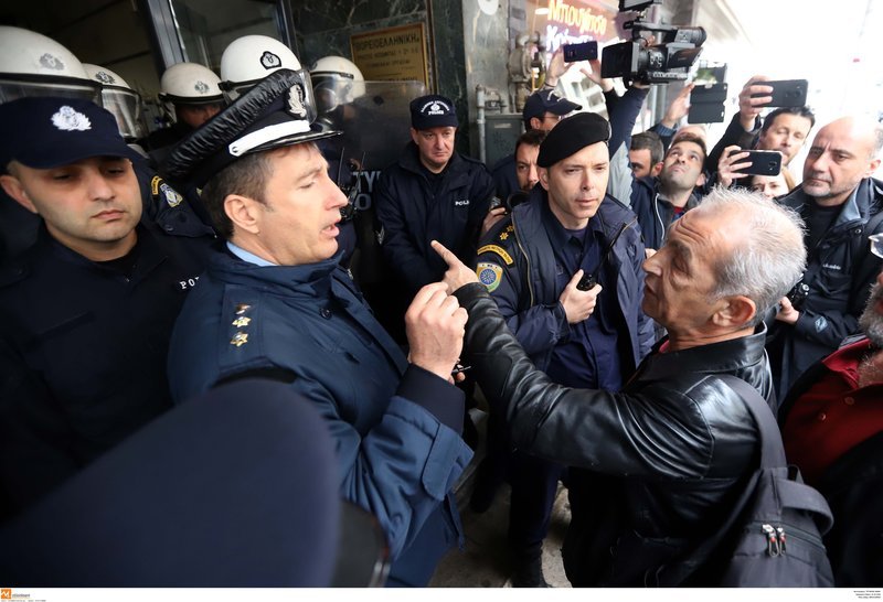 Θεσσαλονίκη: Πορεία κατά των πλειστηριασμών -Εξω από συμβολαιογραφικά γραφεία [εικόνες] | iefimerida.gr 5