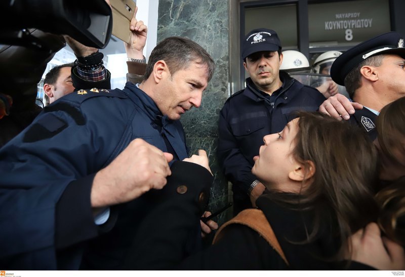 Θεσσαλονίκη: Πορεία κατά των πλειστηριασμών -Εξω από συμβολαιογραφικά γραφεία [εικόνες] | iefimerida.gr 2