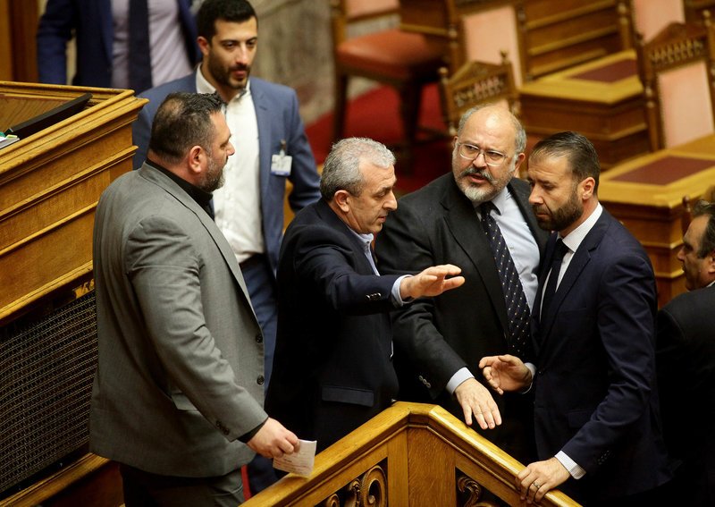 Καρέ καρέ το επεισόδιο Λαγού-Ξυδάκη: «Προδότη, πουλάς τη Μακεδονία!» -«Χιτλερόψυχε, πούλησες την Κύπρο» [εικόνες] | iefimerida.gr 5