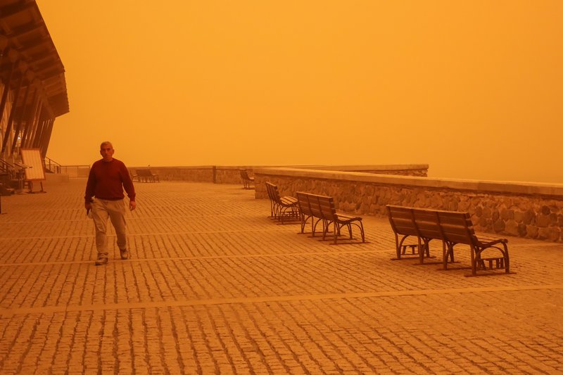 Φωτογραφίες-σοκ από το πρωτοφανές φαινόμενο στην Κρήτη -Την κατάπιε η σκόνη [εικόνες] | iefimerida.gr 8