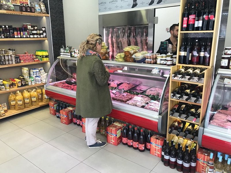 Πριν από ένα χρόνο ήταν με κοστούμι σε φαρμακευτική, σήμερα κρεοπώλης στην Καλλιθέα [εικόνες & βίντεο] | iefimerida.gr 3